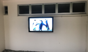 屋外モニター
